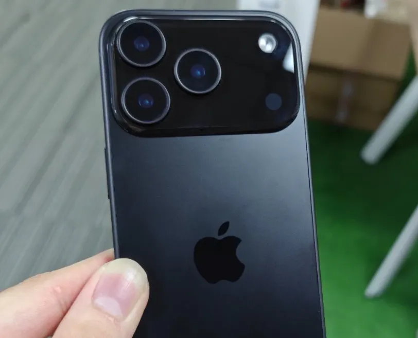 3 Great Flagship Phones That Still Make Sense in 2025