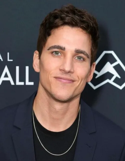 Mike Manning Husband, Age, Net Worth, Height, Relationship, Career & Family