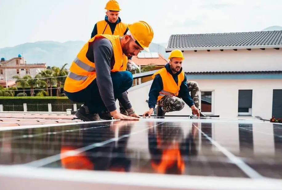 Benefits of Hiring Local Solar Installers Near Me in Metrowest FL