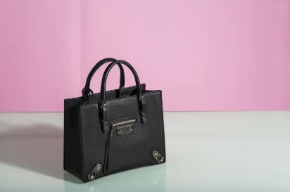 Why Structured Handbags Remain a Classic Choice